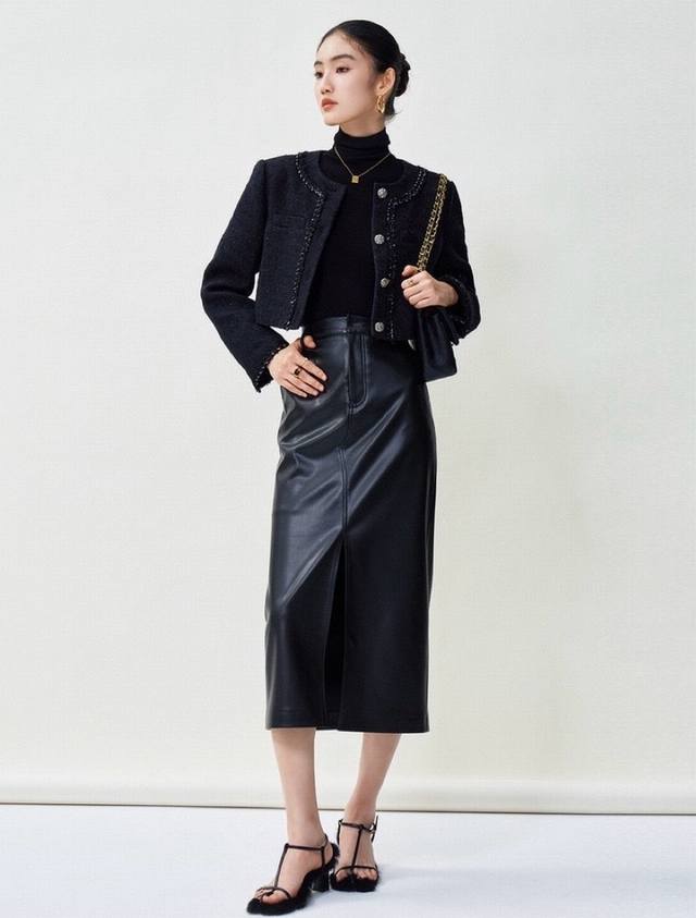 Chane*新款 气质名媛小香风银丝线混纺面料、重工金属链条包边单排扣门襟圆领长袖短款外套上衣！黑色， M码：肩宽36有垫肩，胸围92，袖长59，衣长43