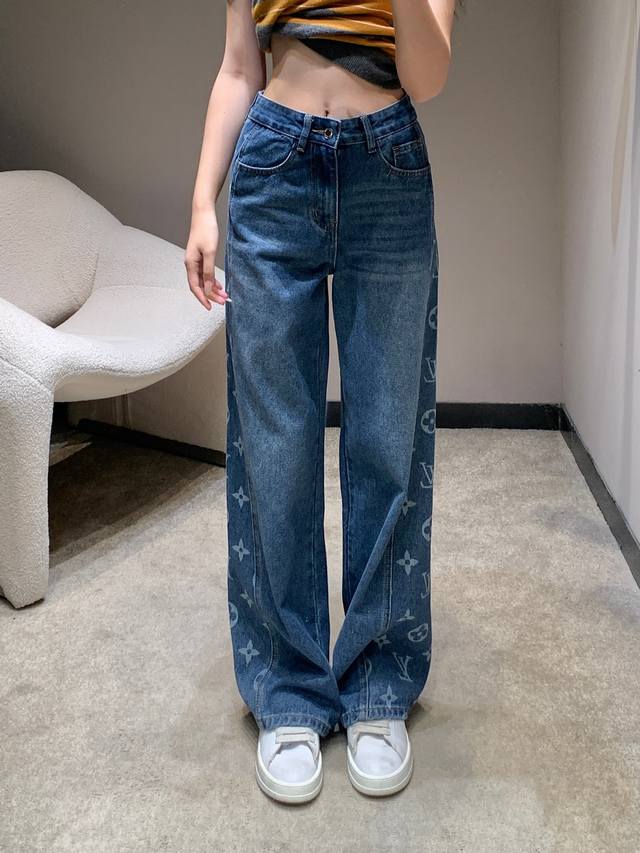 Louis*驴家Lv新款 高端定制洗水牛仔棉、经典老花字母Logo印花拼接直筒阔腿牛仔裤！蓝色， M码：腰围72，臀围 94，裤长107