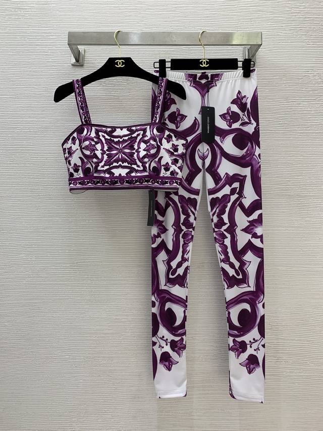 杜嘉班纳Dg*新款宫廷风复古印花套装！时尚内搭抹胸吊带上衣高弹力瑜伽运动紧身裤打底裤！ M码：胸围86，下摆围72，总长34；腰围62～84弹力，裤长98