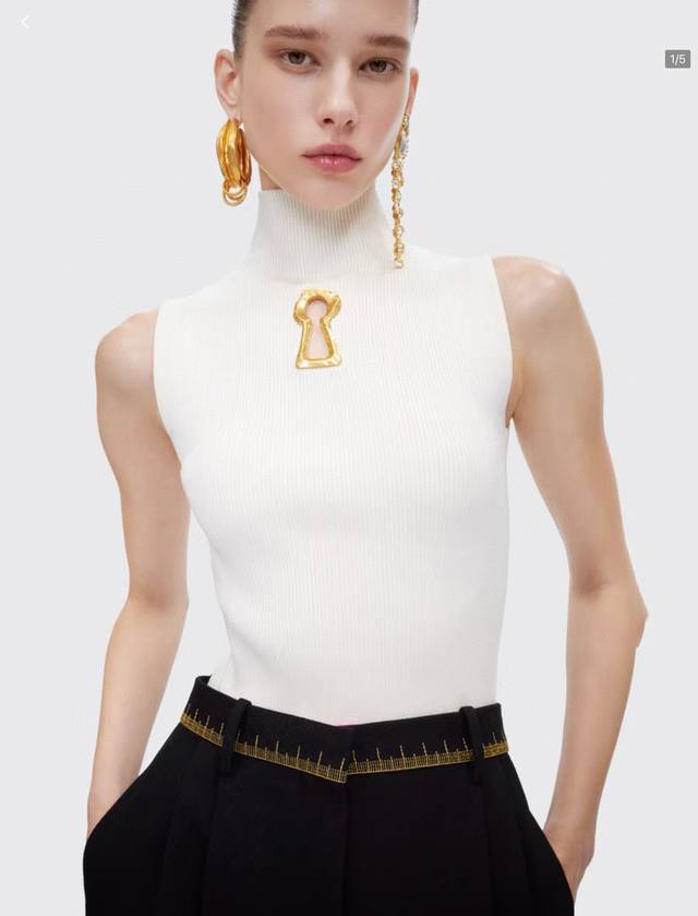 Schiapare*Li夏帕瑞利新款上新！经典金属钥匙扣装饰修身显瘦高弹力无袖针织背心上衣！白色、黑色、 M码：胸围58，衣长47