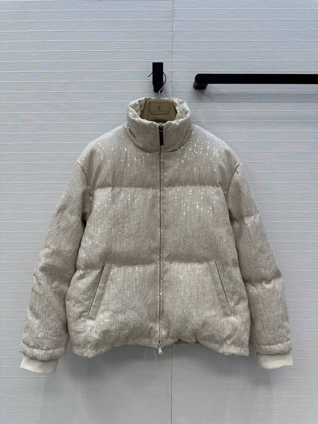 独家首发 Bc老钱风穿搭！珠片刺绣亚麻面包羽绒服！国标进口90%白鸭绒经典保暖又百搭。意式优雅的高级感随性又大气！经典立领H版型不挑人上身超显瘦！完美品质看细节