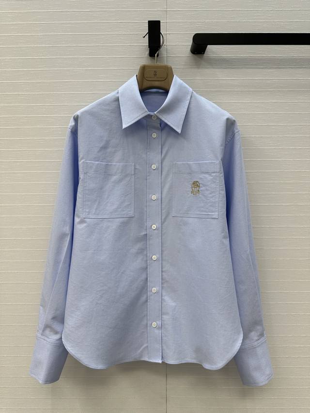 独家首发 原单品质，Bc长期主义穿搭！干净松弛老钱风牛津棉布衬衫！金属感刺绣徽章图案低调奢华细节感满满，经典小翻领弧线廓形剪裁版型演绎慵懒随性的高级单品。当外搭