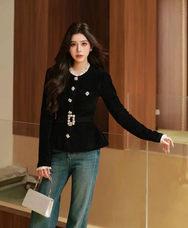 2025秋冬新款 领口袖口拼花边钻扣丝绒上衣 时尚优雅 高品质 Size: S- L