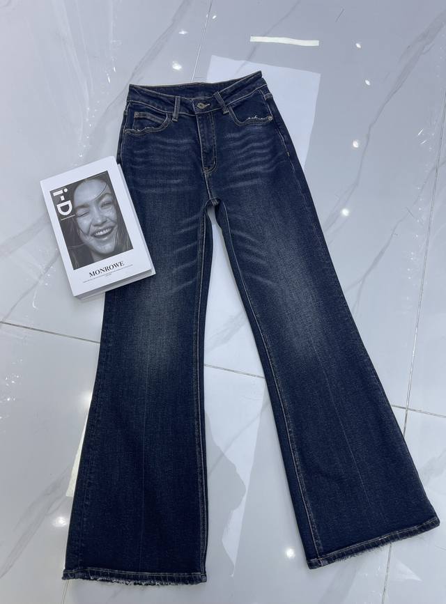 细节实拍 Miumi* 超模喇叭裤 秋冬最新款 缪家经典立体印胶Logo设计 定制原标皮标 复古牛仔黑蓝双工艺洗水 中高腰今年大货阔版喇叭裤型 视觉上拉长腿型