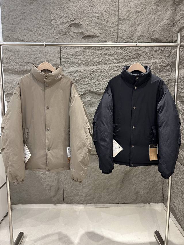 The North Face Alteration Sierra 北面日版面包羽绒服 哑光材质面料，减少运动风，多了一些城市休闲感。表料使用经过防水加工，轻量化