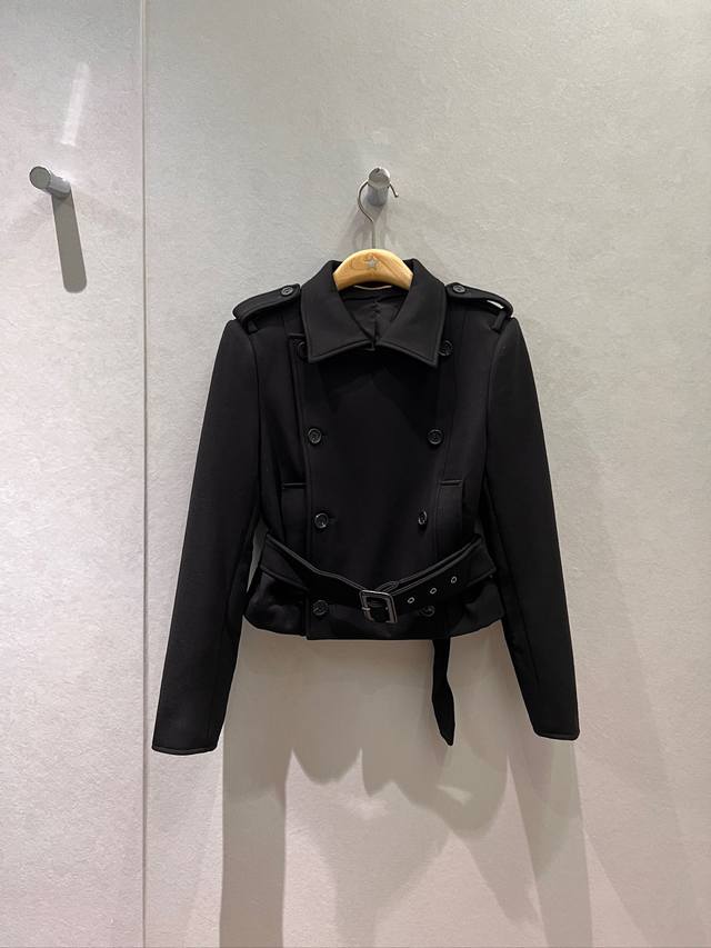 新款来袭26度假秀款 双排扣短款风衣外套 肩章袖带腰带 收腰显瘦 时尚通勤 气场十足 减龄百搭 Sml