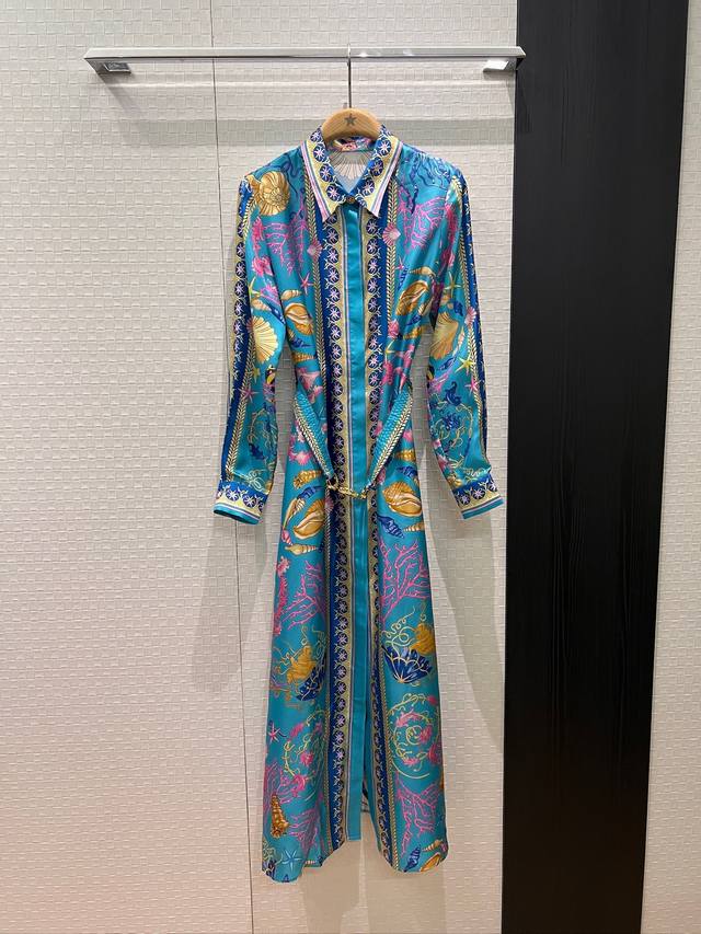 新款Versace范思哲 海星贝壳定位印花蓝色真丝斜纹长裙 连衣裙 重磅真丝 搭配美杜莎松紧腰带装饰简约时髦 修身显瘦甜美减龄 名媛气质 S-Xl