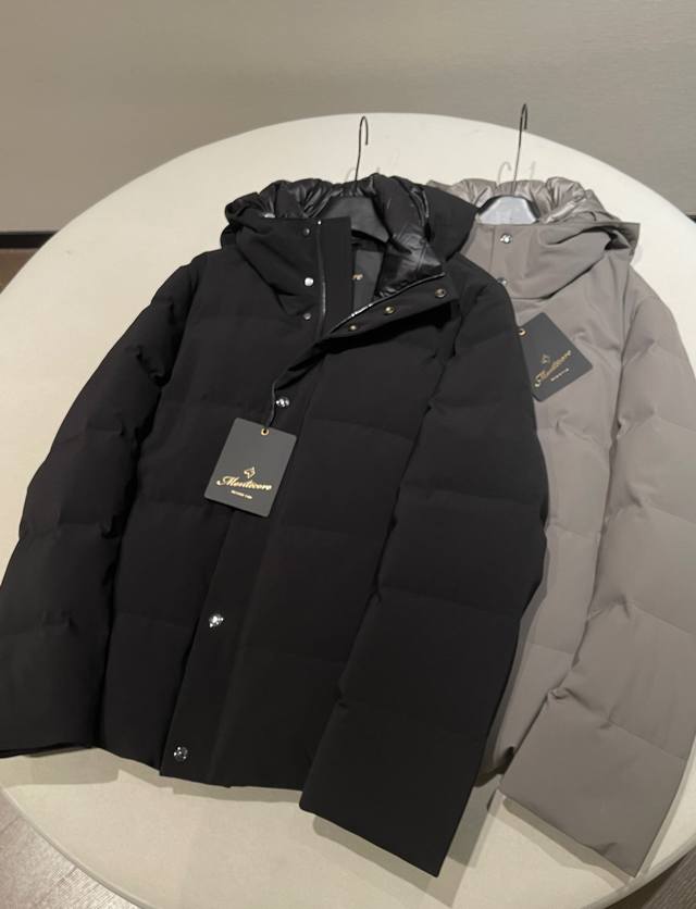 尺码：48 50 52 54 Montre小狗25秋冬日本超轻机能防水尼龙连帽白鹅绒面包羽绒服 日本Komatsu小松超轻机能防水尼龙面料，锁住温暖。意式山系白