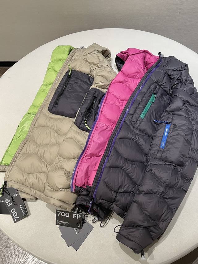 尺码：M L Xl Xxl peak performance壁克峰吐司服Helium Utility男女同款防泼水羽绒服 户外与都市的性能美学融合，轻如鸿羽，暖