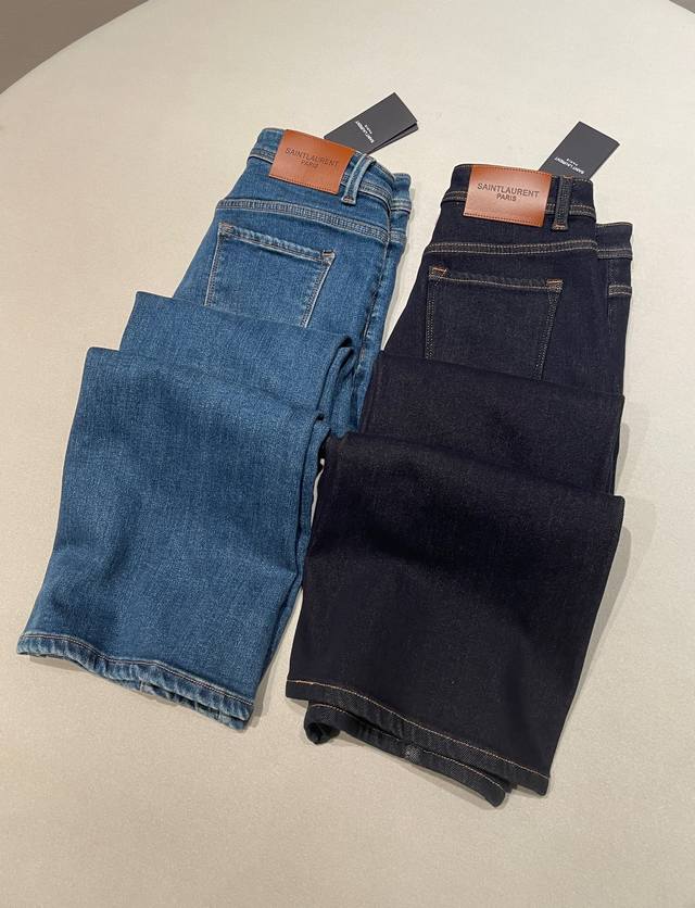 尺码：S M L Xl Ysl 杨树林 高腰加绒微喇牛仔裤 原厂牛仔面料，质感也是无敌的好，内里采用高密度亲肤绒面材质，如第二层温柔肌肤，牢牢锁住体温。面料柔软