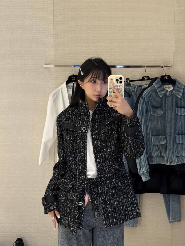 Cha*El 25K高级手工坊系列 黑色立领腰带花呢夹克外套丨独家Yb开发！高版出品！甄选黑银混纺粗花呢面料，纱线交织出细碎闪银肌理，自带低调光泽；立领版型适配