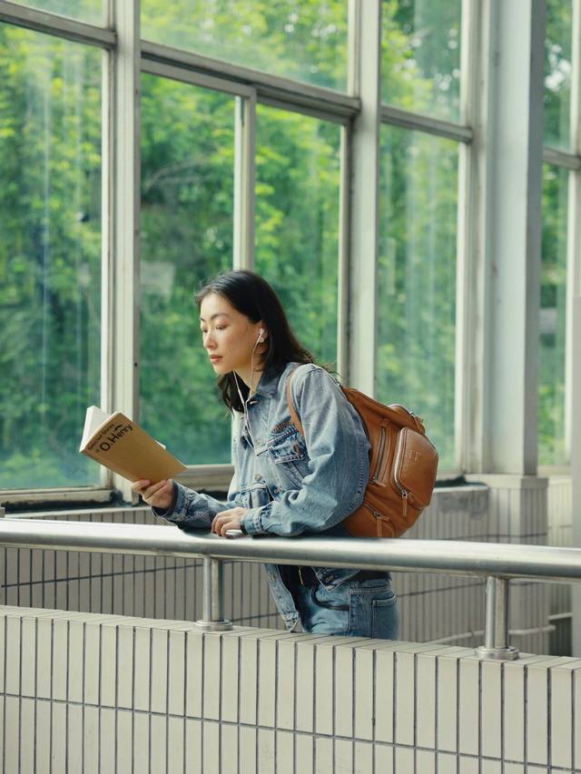 外套 裤子 Miumi* 25Fw早秋新款 复古拼皮领牛仔夹克外套牛仔裤套装丨独家Yb开发！高版出品！外套是经典牛仔夹克廓形，短款剪裁拉高腰线，真皮领的硬朗中和