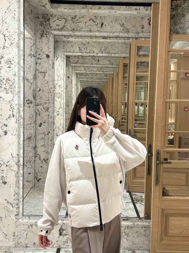 Moncle*25Fw秋冬新款 拼接款羽绒服丨独家Yb开发！高版出品！经典高领拉链设计，简约又实用！高品质羽绒填充，保暖力满分，外层防风防水，冬天出门不怕冷。袖