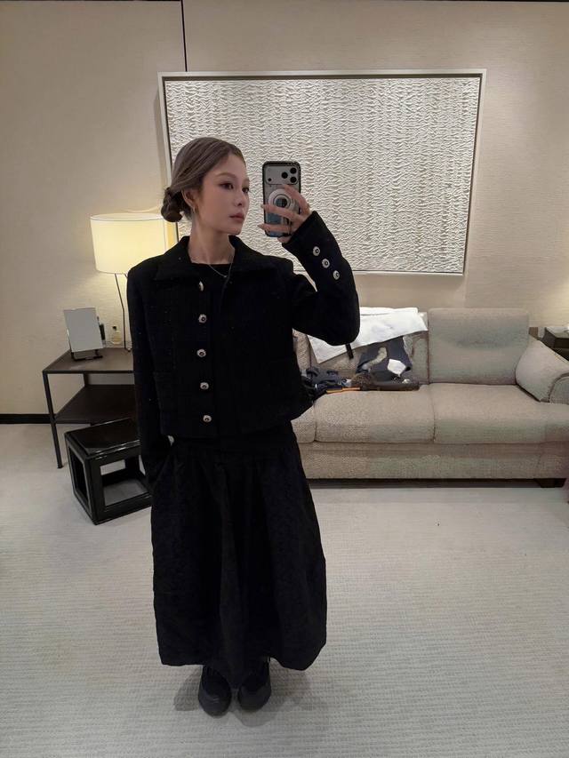 Cha*El 25K高级手工坊系列 辛芷蕾同款花呢夹克外套丨独家Yb开发！高版出品！甄选标志性粗花呢，以纯黑为基底，织入细碎银线与闪丝，在光线下泛着低调鎏光，前