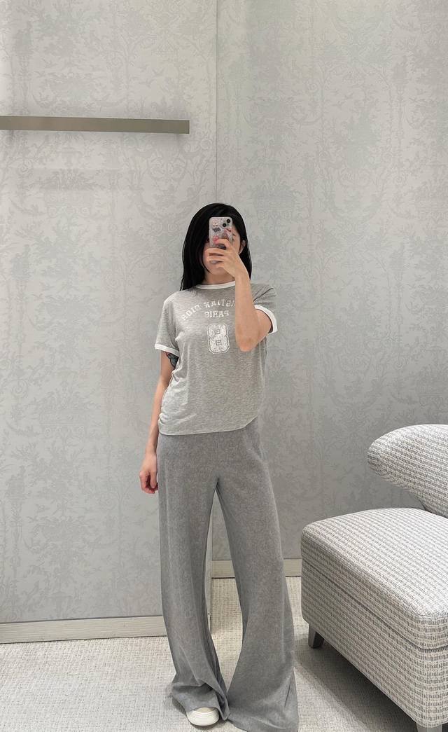 Dio* 26Ss早春新款 字母印花休闲短袖T恤丨独家Yb开发！高版出品！浅灰花纱面料搭配白边圆领+袖口撞色设计，经典Tee版型自带复古休闲腔调，微宽松剪裁适配