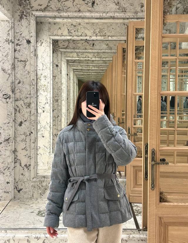 Moncl*R 25Fw秋冬新款 羊毛混纺腰带短款羽绒服外套丨独家Yb开发！高版出品！羊毛混纺面料+90%白鹅绒填充，保暖又轻盈计。立领+腰带设计，修身显比例，