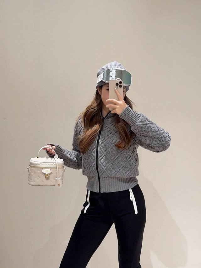 Louis Vuit*On 25Fw秋冬新款 Ski滑雪系列菱格提花连帽开衫外套丨独家Yb开发！高版出品！甄选羊绒混纺针织面料，软糯亲肤且保暖性出众；全身菱格提