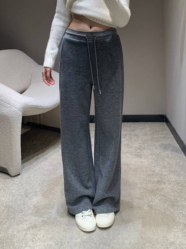 Maison Margi*La 25Fw秋冬新款 极简风抽绳阔腿裤定制坑条肌理针织料，自带柔雾质感，软而不塌的垂坠感，标志性抽绳腰头+隐形侧缝，后腰做了极简贴袋