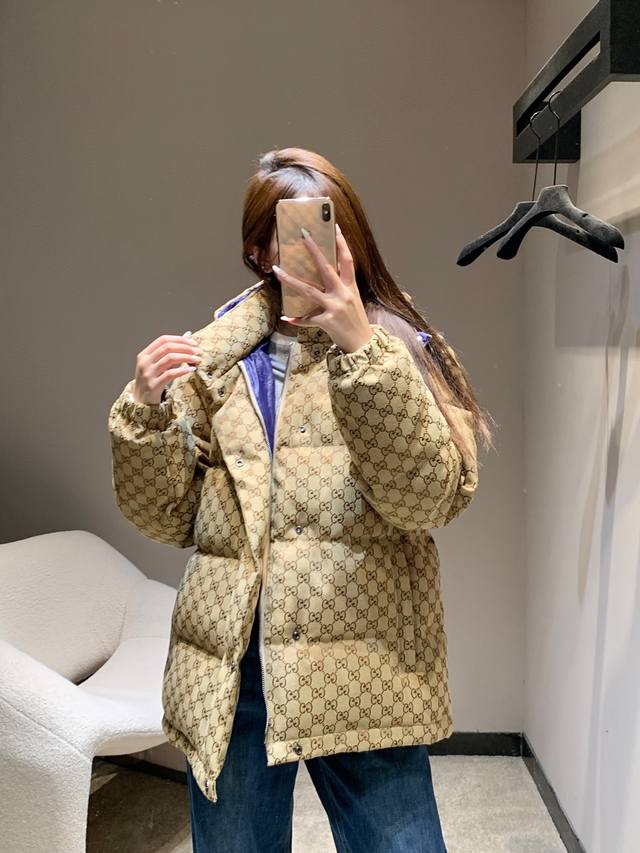 Gucc* 25Fw秋冬新款 老花可拆卸袖羽绒服丨独家高版出品！复古棕调双G满印面料，自带标志性的贵气质感，袖子可完整拆卸，秒变老花羽绒马甲，一件衣服承包 羽绒