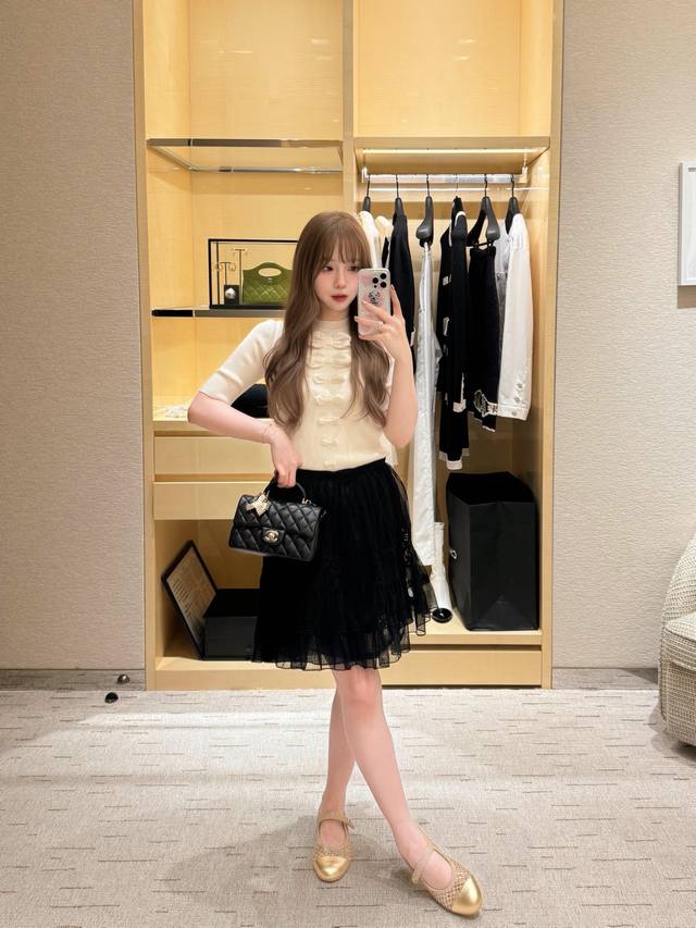 Chane* 25K高级手工坊系列 浮雕提花蝴蝶结针织短袖上衣丨独家Yb开发！高版出品！选用细腻亲肤的羊毛针织面料，修身版型勾勒身形却无束缚感，半高领设计兼顾复