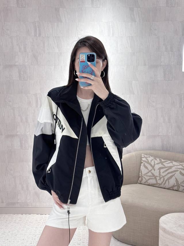 Louis Vuitto* 25Fw秋冬新款 拉链拼色夹克外套丨独家Yb开发！高版出品！原版定制科技面料，轻量却挺括，秋冬穿既能抗风又不会显笨重；内里暗藏满印老