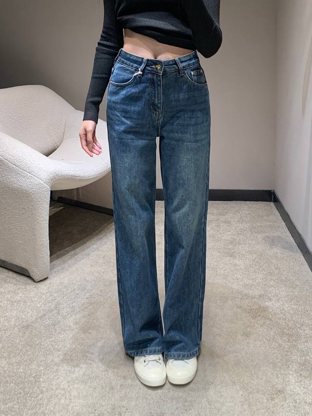 Celin* 25Fw秋冬新款 后袋刺绣牛仔抓毛阔腿长裤丨独家高版出品！经典牛仔蓝做了做旧水洗，自带松弛的复古滤镜；高腰+阔腿的版型是“腿精制造机” 既能藏住胯