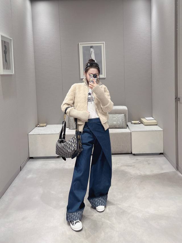 Di*R 25Fw秋冬新款 高级感翻边印花直筒牛仔裤丨独家Yb开发！高版出品！甄选深靛蓝重磅牛仔布，质感挺括不易软塌，裤脚的Oblique老花印花翻边，斜向错位