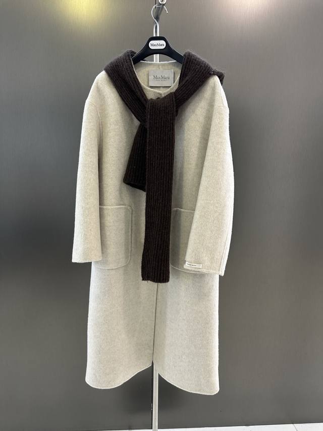 Maxmara 秋冬新款羊毛外套 绵羊毛混纺 搭配针织围巾帽 简约大气 Sm现货发售 衣长110，胸围112，码数S