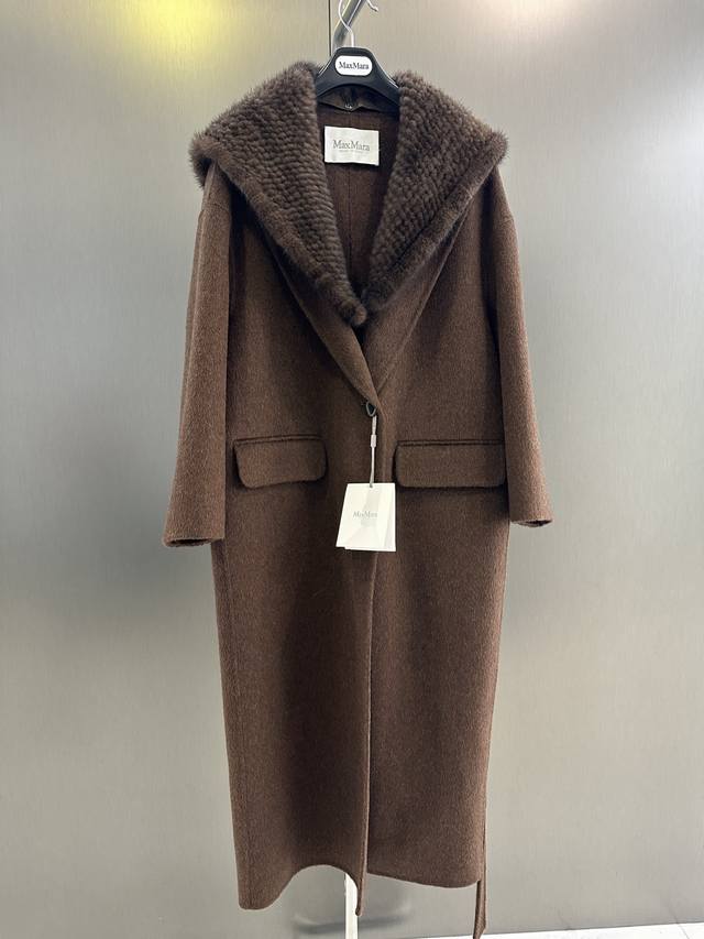 Maxmara *秋冬新款高端羊绒大衣 进口天鹅绒水貂拼接 高级时尚 优雅知性 温柔色系搭配 10羊绒90高支澳洲羊毛 绝对的高品质 懂货的宝宝必入 Smlp