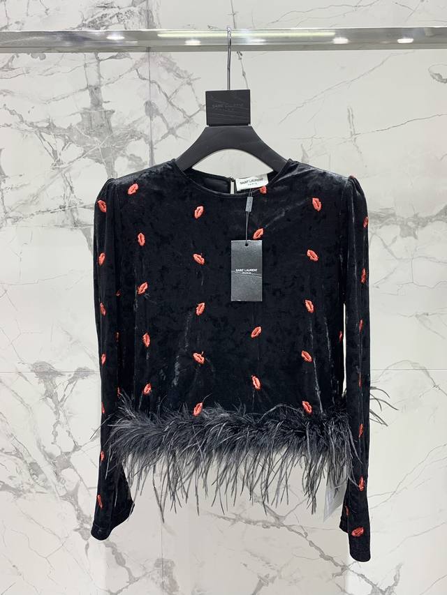 红唇复古鸵鸟上衣 复古系列Vintage 满绣 宽松薄垫肩 搭配鸵鸟毛 更添复古精致魅力 轻松打造你的都市女郎造型 码数Smlp