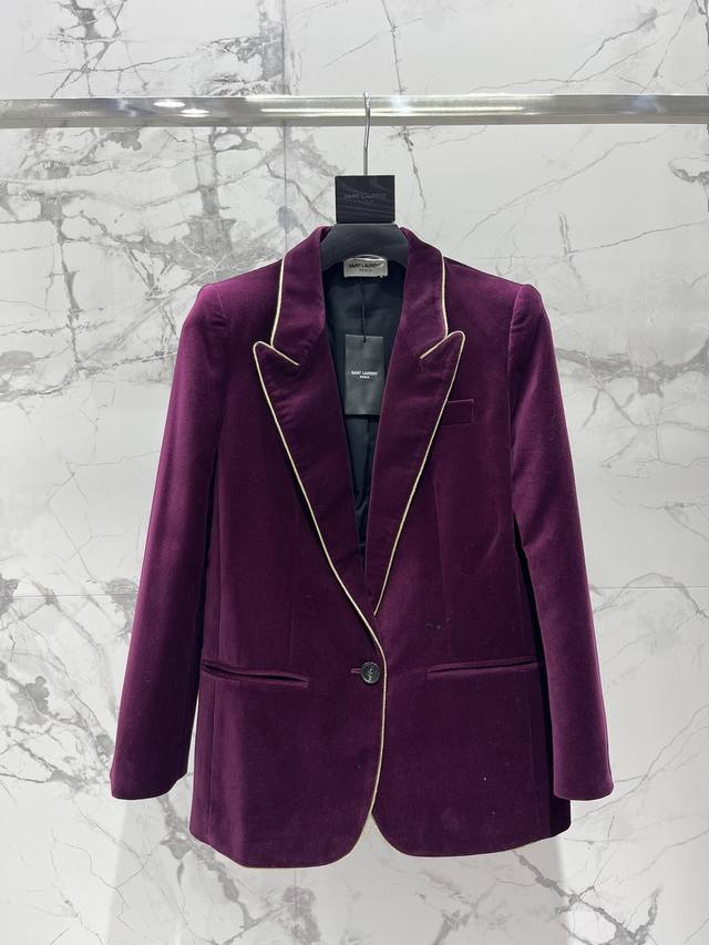 圣家天鹅绒拼金线西服 酒红颜色 Yb定制版型；吸烟装经典设计 高级质感采用进口纯棉天鹅绒面料 男女同款系列 可提供高级定制 尺码Smlp