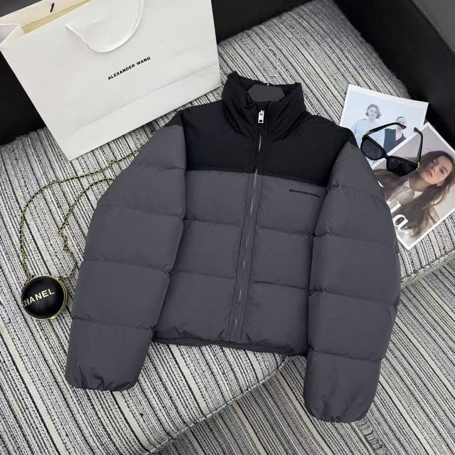 强烈推荐 Alexander W*Ng 25Fw秋冬新款 拼色长方压纹立领羽绒服丨独家Yb开发！高版出品！采用高密度哑光尼龙面料，自带细腻肌理感，抗风防水同时保