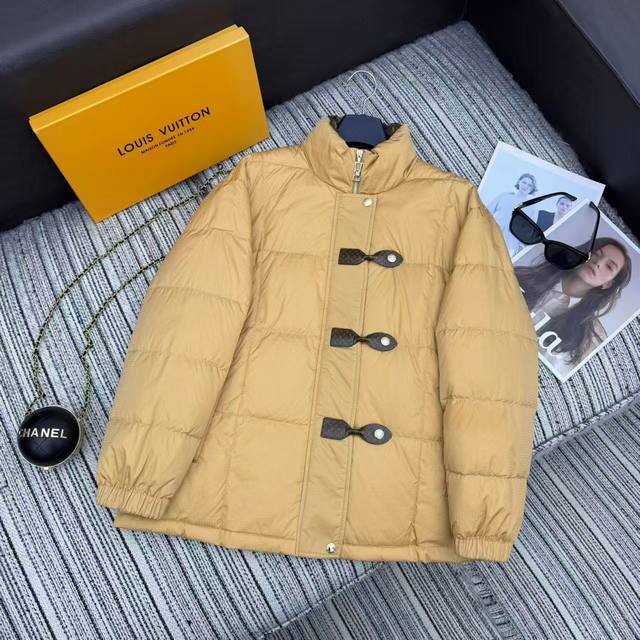 强烈推荐 25年早秋冬系列 Lou*新款立领羽绒服外套 老花Logo里布 充绒量饱满90白鹅绒填充 三色三码