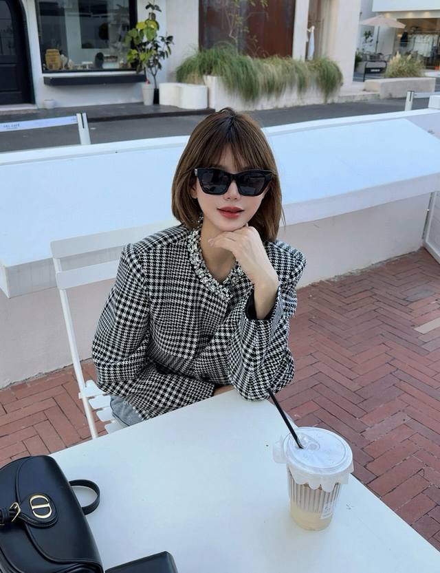 穿越时空的复古浪漫｜Self-portrait早秋 这个早秋直接被Self-portrait拽进复古胶片电影里了救命！是谁把60年代的朦胧美学和现代剪裁缝在了一