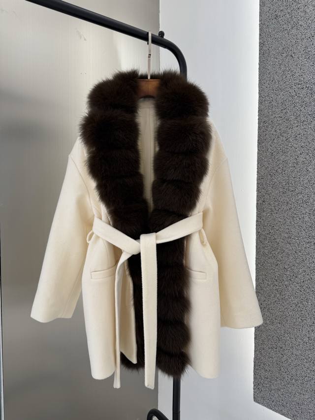 Loro piana 羊绒外套 38 40 42 15羊绒85羊毛 狐狸毛领可拆卸+薄棉内胆。