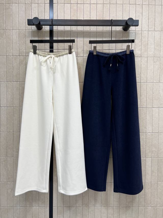 小香家 25秋冬新款 抽绳高腰阔腿裤 上身挺阔有型 后口袋Logo小标点缀 彰显品牌魅力 大牌又时髦 阔腿版型软糯糯的上身超级舒适对梨型身材和腿部有瑕疵的姐妹超