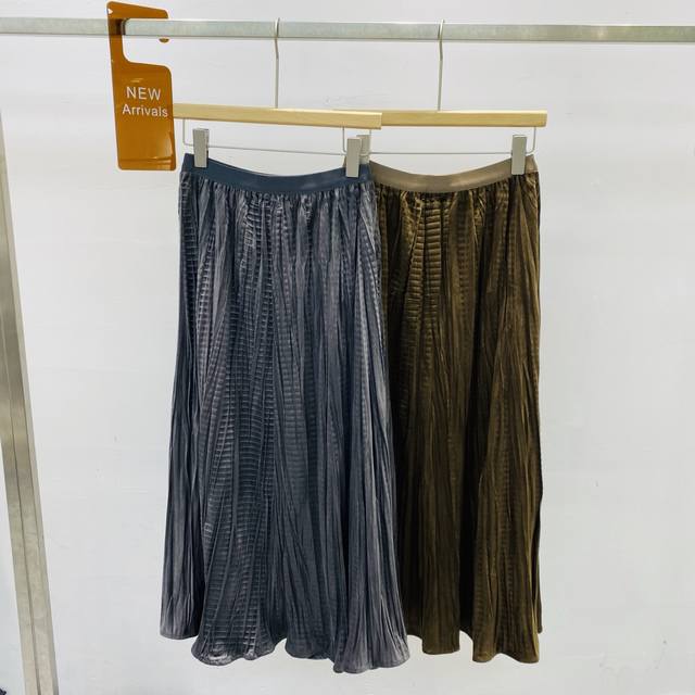 新款小众名媛气质时尚百搭高腰显瘦褶皱丝绒垂感百搭中长半身裙Sml