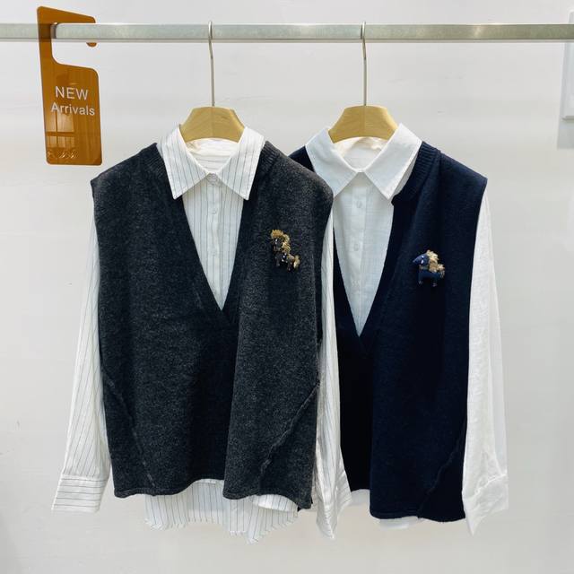 新款高级感V领针织羊毛背心经典条纹衬衫两件套Sml背心衬衣