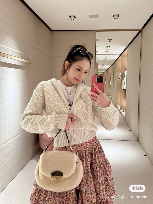 25新款白色翻领针织开衫女秋冬新款气质名媛加厚菱格花朵外套毛衣Sml