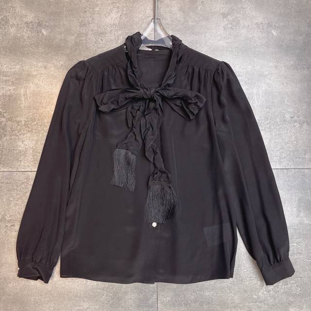 翻单出货 爆款真丝衬衣 Valent0冖秀场 2025Ss早春新品，必眼入 怎么搭都好看 复古浪漫荷叶褶皱 定制贝壳扣 飘带流苏真丝长衬衣 面料成分：100%真