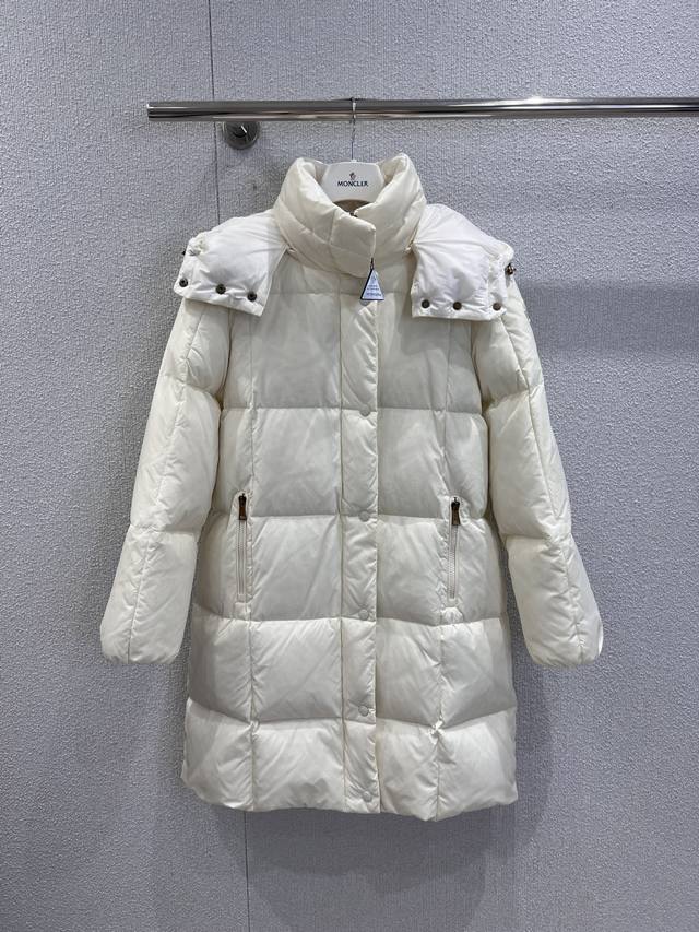 Moncle* 25Fw秋冬新款 长款立领连帽羽绒服独家Yb开发！高版出品！采用品牌标志性的高密度防泼水面料，在保留哑光质感的同时，有效抵御雨雪侵袭；立领勾勒颈