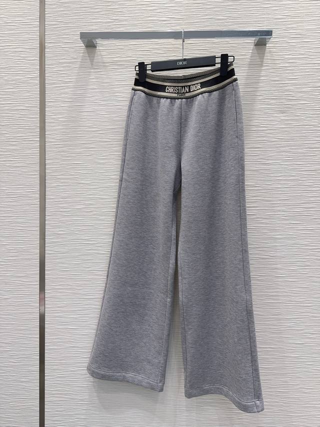 Christian Dio* 2025Fw新款休闲加绒长裤 两色都很优秀 不挑剔身形要求 上身特别赞！搭配的风格也很通吃 精致高级定制 富有肌理感的面料质感超赞