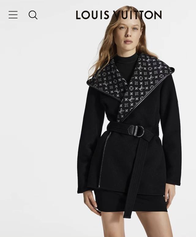Louis*驴家Lv新款独家定制非市面上薄面料、精选厚面料版型上身挺括有型！万年经典款老花Logo印花搭配腰带收腰显瘦大翻领连帽外套短款毛呢大衣！黑色， M码：