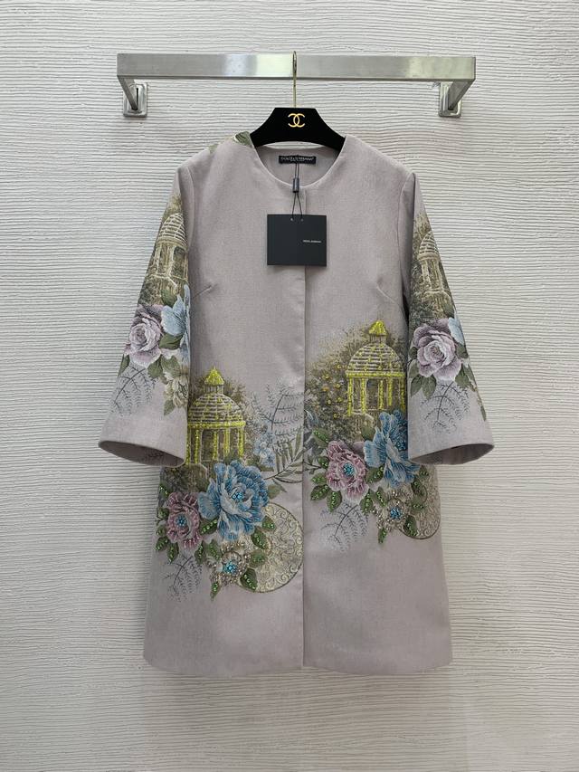 杜嘉班纳Dg*新款高端定制雪尼尔绒面料、花朵提花重工镶钻钉珠装饰时尚文艺风宽松版显瘦圆领七分袖外套中长款大衣！ M码：肩宽39，胸围100，袖长46，衣长88
