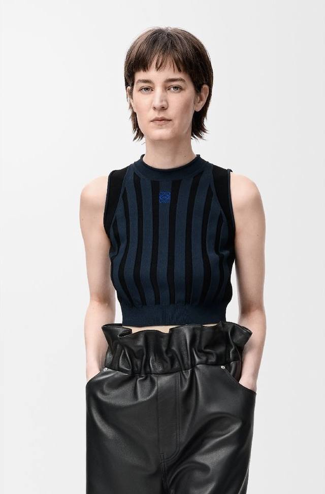 Loew*新款 胸前刺绣Logo标志坑条拼色修身显瘦高弹力无袖针织背心上衣！ M码：胸围68，衣长50