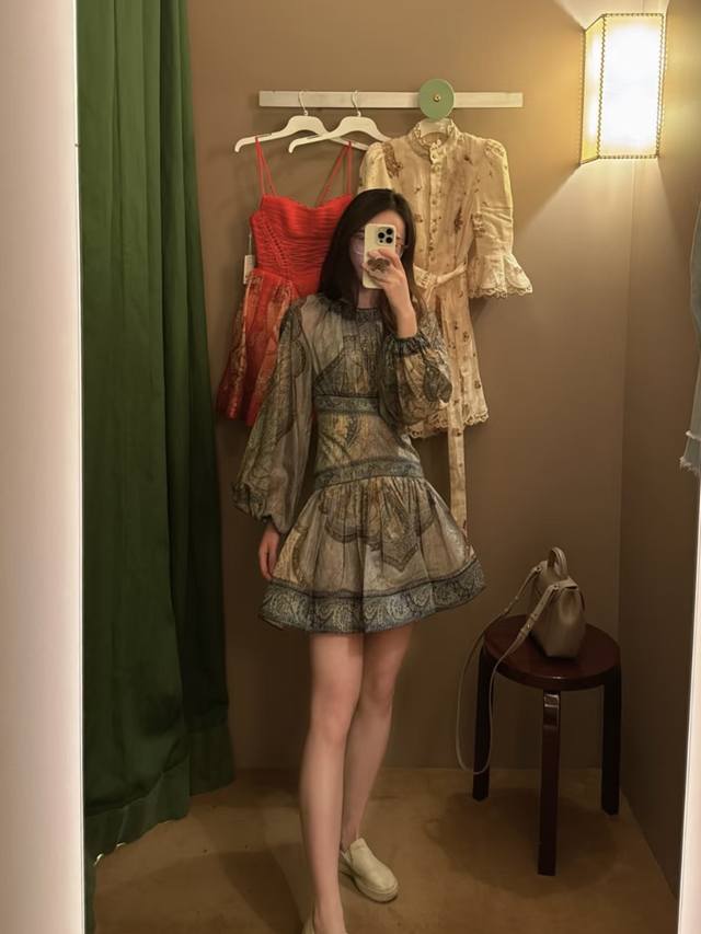 Zimmerma*N兹默曼澳洲品牌 高端定制金丝线复古印花面料、腰间拼接灯笼袖收腰显瘦中长款连衣裙！1.2.3.4 Smlxl 2码：胸围80～88，高腰围68