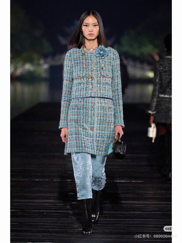 Chane*新款高端定制亮片编织金线撞色混纺、内里双C山茶花提花内衬高级感重工镶钻钉珠边、搭配腰带收腰显瘦圆领小香风外套 价格p不含防尘袋 黑金色，36.38.