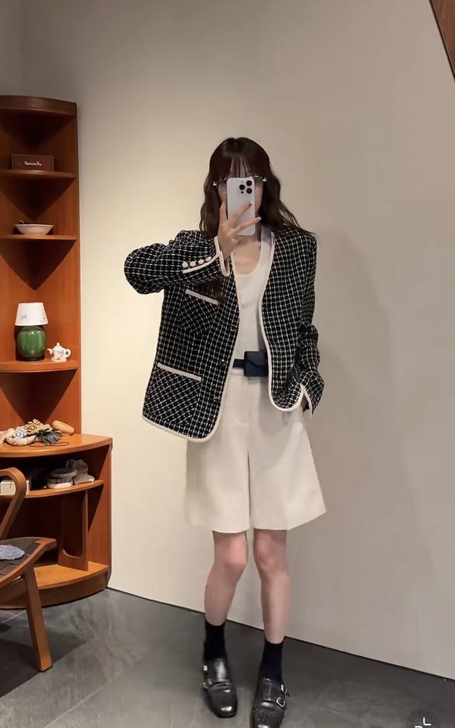 Valentin*O华伦家新款 高级感Logo提花内衬、V字L纽扣撞色包边格纹时尚气质粗花呢小香风V领长袖外套！藏蓝色，36.38.40 38码：肩宽38有垫肩