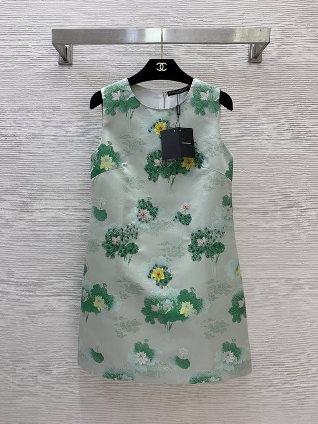 杜嘉班纳Dg新款高端定制 清新淡雅水墨画荷塘池提花面料、前片重工绣珠装饰修身显瘦无袖背心连衣裙！ S码：胸围84，裙长85