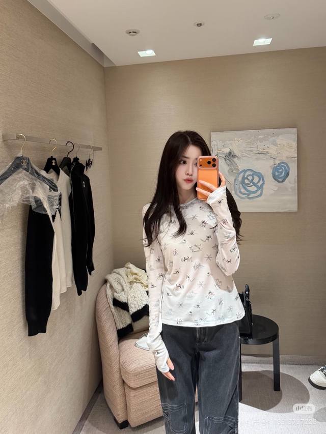 Chane*新款 定制轻薄透视滑雪图案Logo印花、蝴蝶结装饰后背拉链修身显瘦圆领长袖打底衫上衣！白色， S码：肩宽37，胸围88，袖长63，衣长58